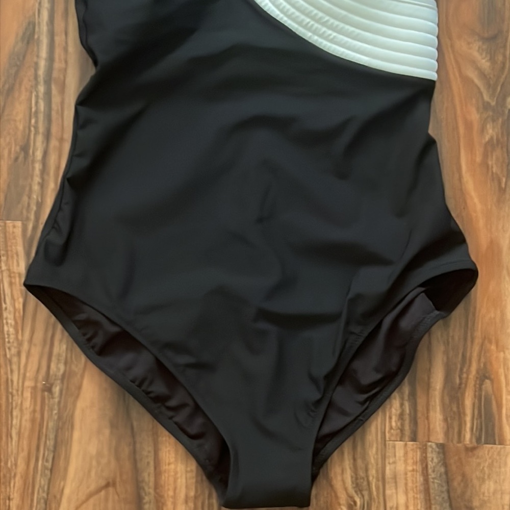 Gottex Black and White One Piece Swimsuit with Bandeau Design - Picture 8 of 15